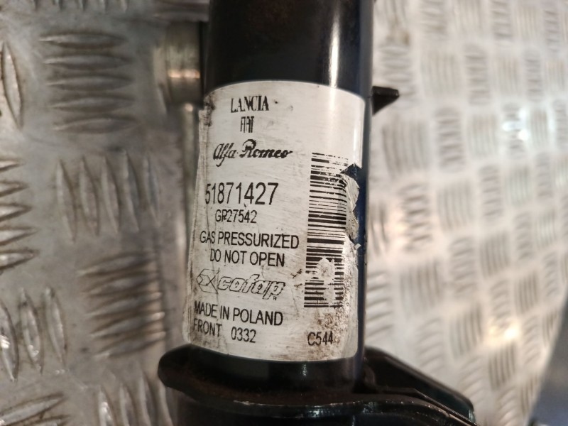 Recambio de amortiguador delantero izquierdo para kia carens 2.0 turbodiesel cat referencia OEM IAM 51871427  