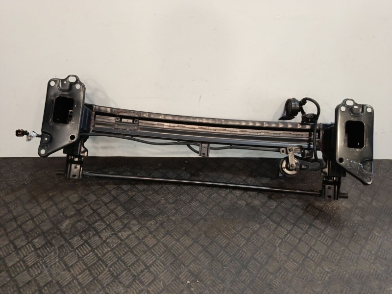 Recambio de refuerzo paragolpes delantero para kia carens iv 1.7 crdi referencia OEM IAM 86530A4000  