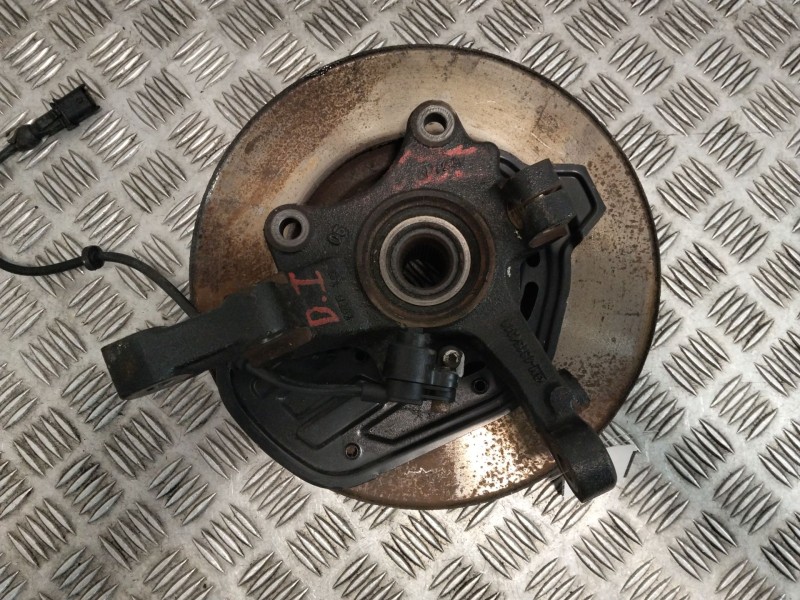 Recambio de mangueta delantera izquierda para nissan leaf (ze0) electric referencia OEM IAM 13154319  
