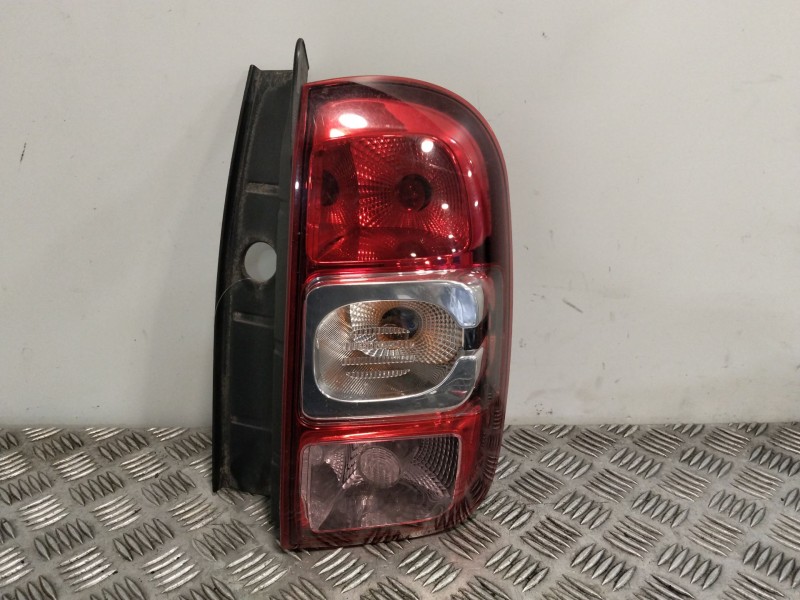 Recambio de piloto trasero derecho para dacia duster (hs_) 1.2 tce 125 referencia OEM IAM 265505271R 62421802 