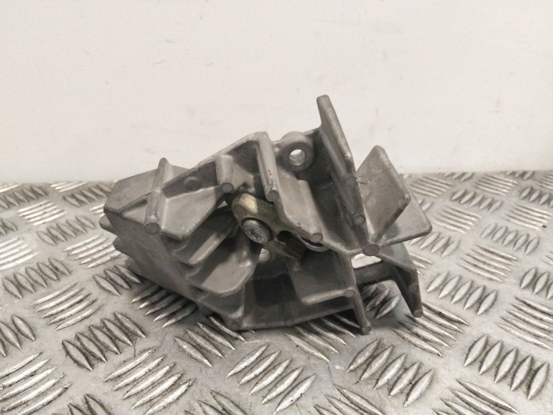 Recambio de soporte motor para dacia sandero (bs_) 1.5 dci referencia OEM IAM 8200771226  