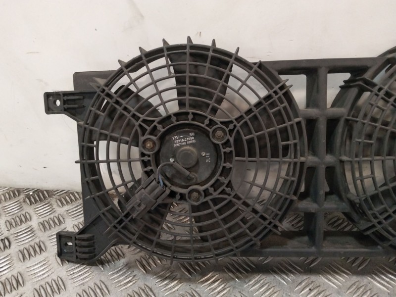 Recambio de electroventilador para ssangyong rodius i 2.7 xdi referencia OEM IAM 8821021050  