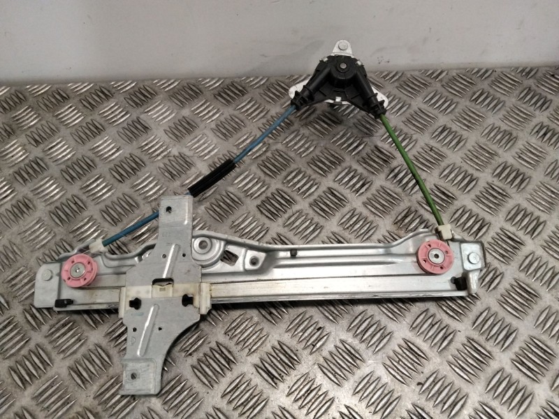 Recambio de elevalunas trasero derecho para peugeot 208 i (ca_, cc_) 1.2 vti 82 referencia OEM IAM 9673153880  