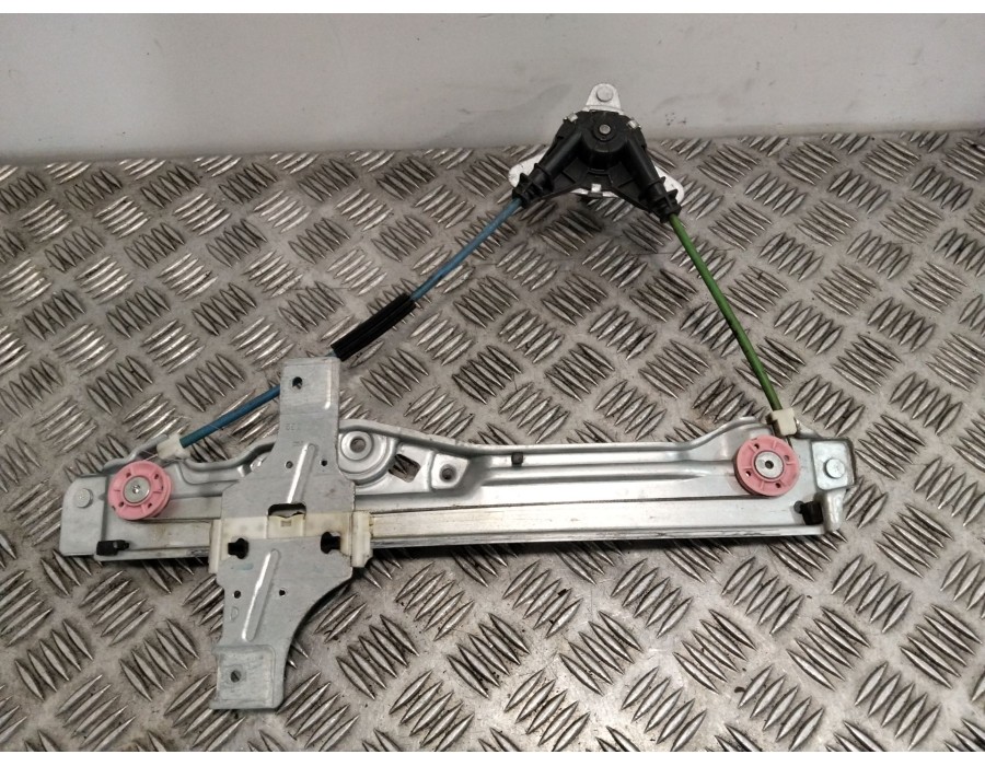 Recambio de elevalunas trasero derecho para peugeot 208 i (ca_, cc_) 1.2 vti 82 referencia OEM IAM 9673153880  