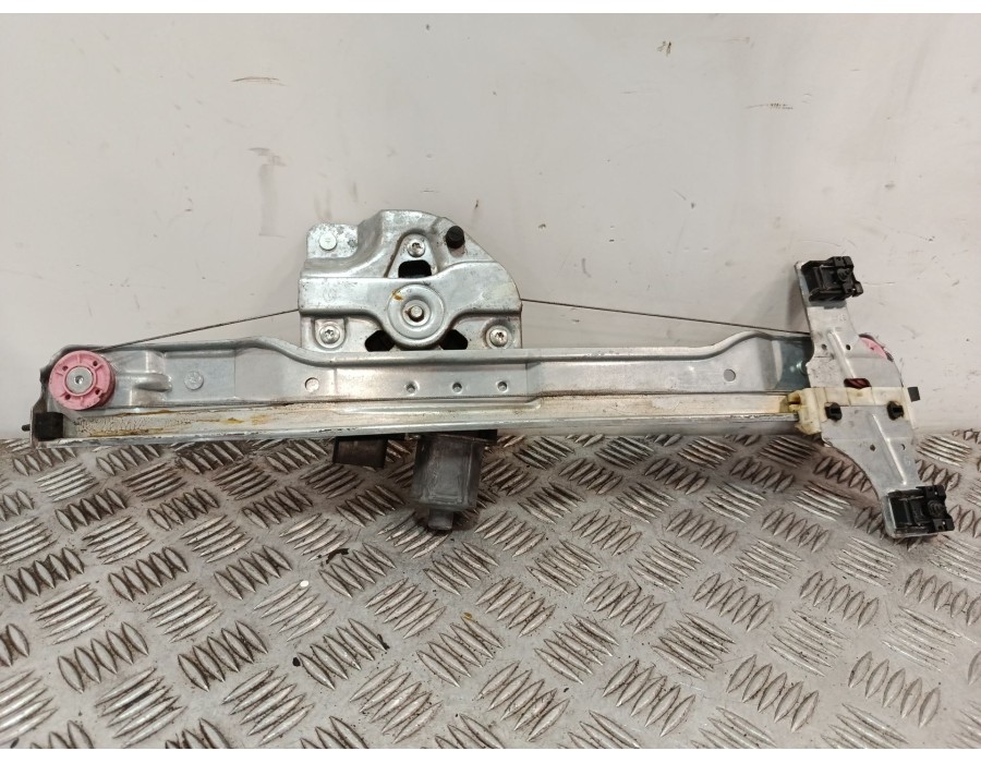 Recambio de elevalunas trasero izquierdo para peugeot 208 i (ca_, cc_) 1.2 vti 82 referencia OEM IAM 9673153980  