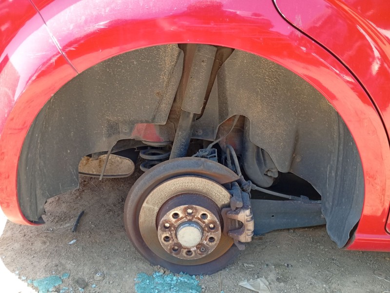 Recambio de paso de rueda trasero derecho para seat leon (1p1) 1.6 tdi referencia OEM IAM 1P0810970A  