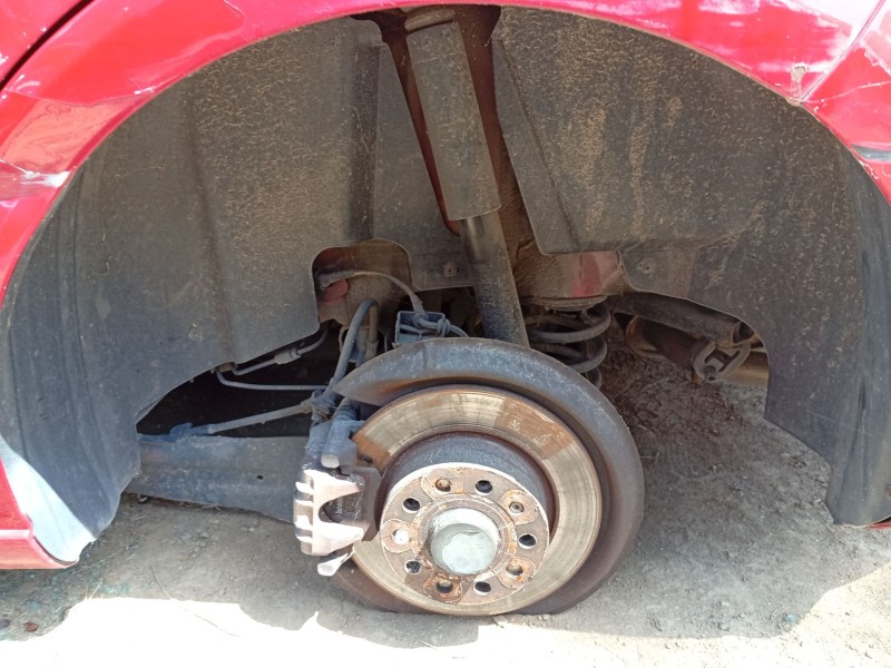Recambio de paso de rueda trasero izquierdo para seat leon (1p1) 1.6 tdi referencia OEM IAM 1P0810969  