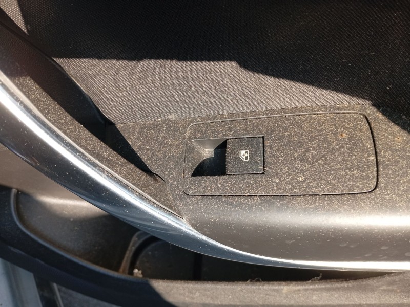 Recambio de mando elevalunas trasero derecho para opel insignia a (g09) 2.0 cdti (68) referencia OEM IAM 22915110  
