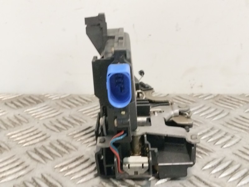 Recambio de cerradura puerta trasera izquierda para volkswagen golf v (1k1) 1.6 referencia OEM IAM 7L0839015D  