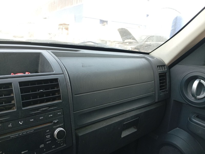 Recambio de airbag delantero derecho para dodge nitro 2.8 crd referencia OEM IAM 05057795AA  