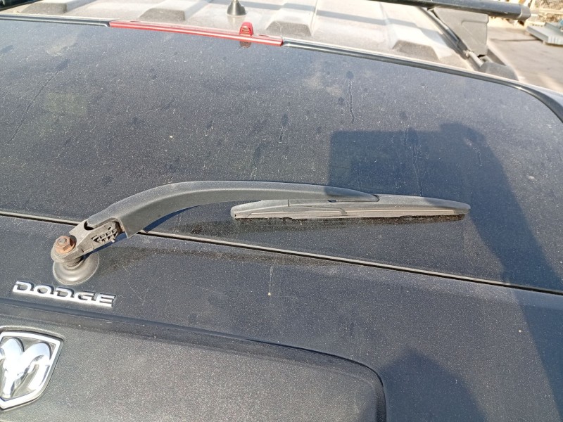 Recambio de brazo limpia trasero para dodge nitro 2.8 crd referencia OEM IAM 05140654AA  