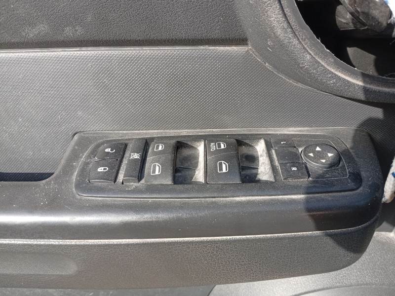 Recambio de mando elevalunas delantero izquierdo para dodge nitro 2.8 crd referencia OEM IAM 04602632AH  