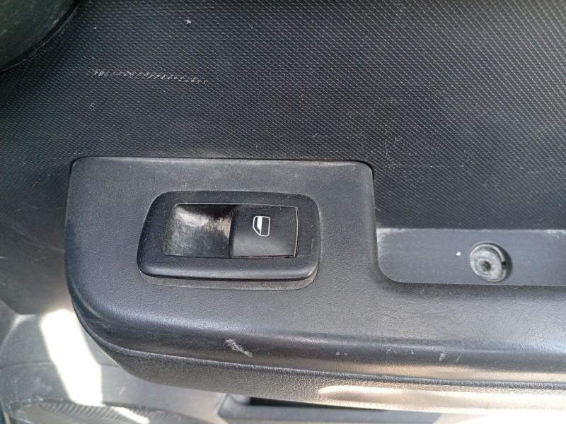 Recambio de mando elevalunas trasero derecho para dodge nitro 2.8 crd referencia OEM IAM 04602540AF 04602531AF 