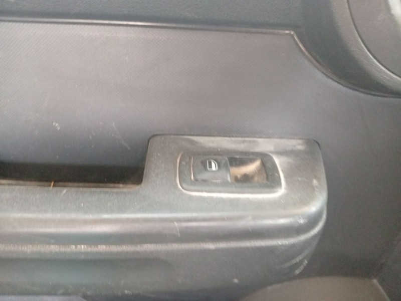 Recambio de mando elevalunas trasero izquierdo para dodge nitro 2.8 crd referencia OEM IAM 04602531AF  
