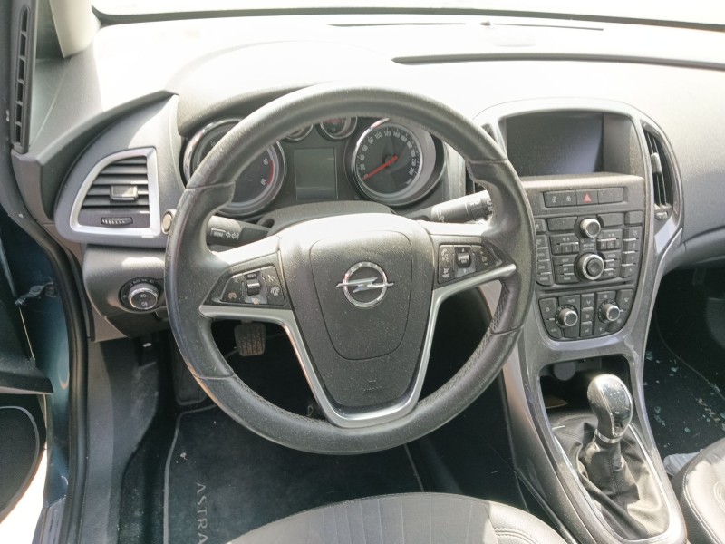 opel astra j (p10) del año 2013