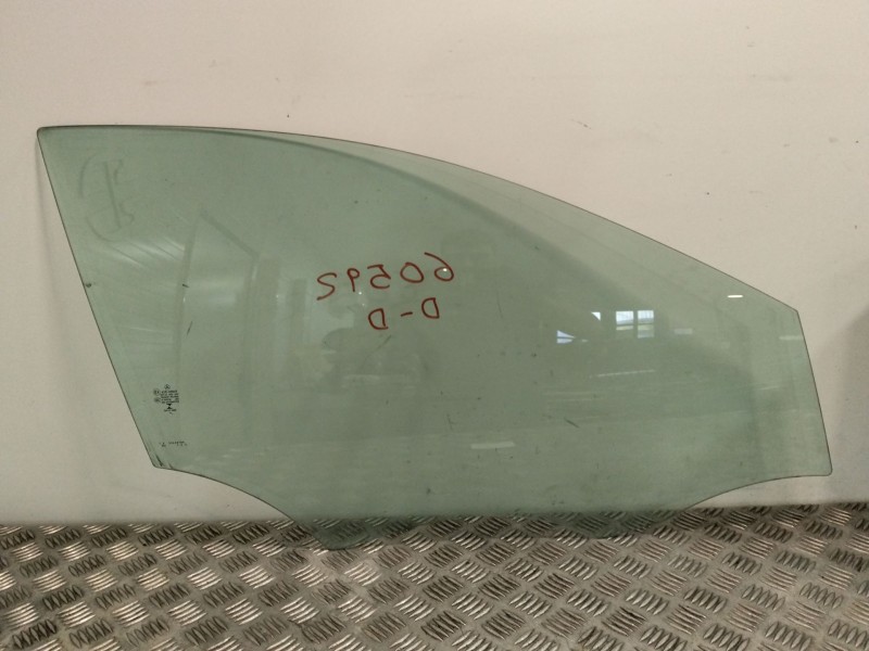 Recambio de luna delantera derecha para mercedes-benz clase a (w176) a 180 (176.042) referencia OEM IAM 1767250600  