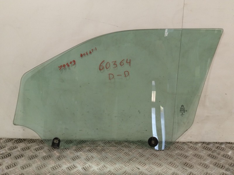 Recambio de luna delantera derecha para citroën c4 cactus 1.2 vti 82 referencia OEM IAM 9825141180  
