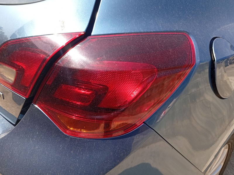 Recambio de piloto trasero derecho para opel astra j (p10) 1.7 cdti (68) referencia OEM IAM 13319948  