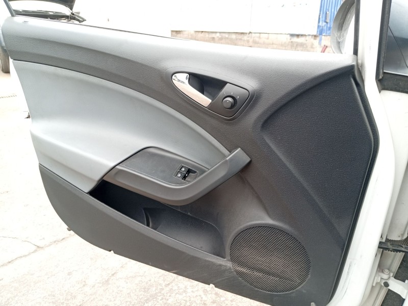 Recambio de guarnecido puerta delantera izquierda para seat ibiza iv (6j5, 6p1) 1.6 tdi referencia OEM IAM 6J3867011  
