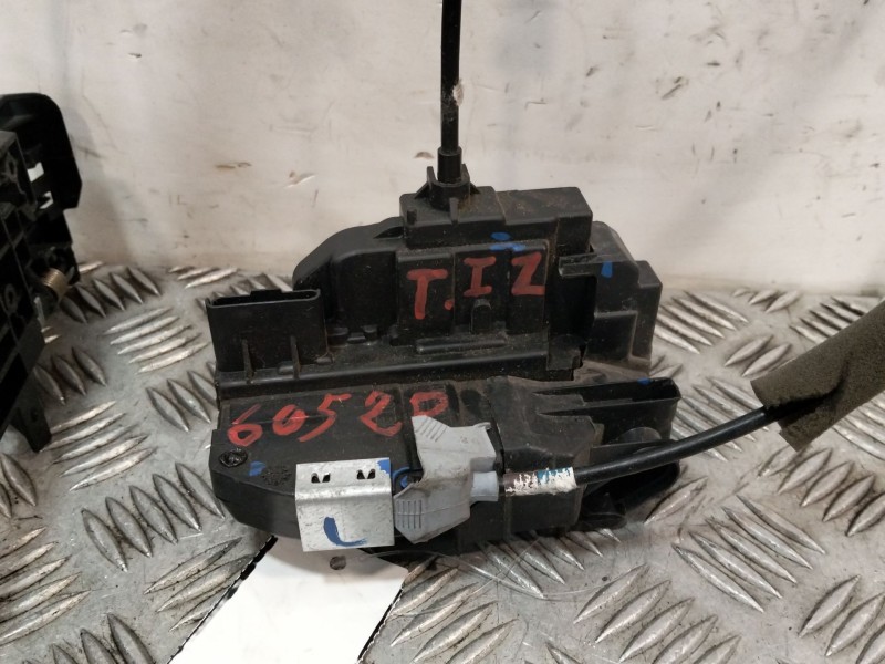 Recambio de cerradura puerta trasera izquierda para nissan pulsar hatchback (c13) 1.2 dig-t referencia OEM IAM 825013ZL0A  