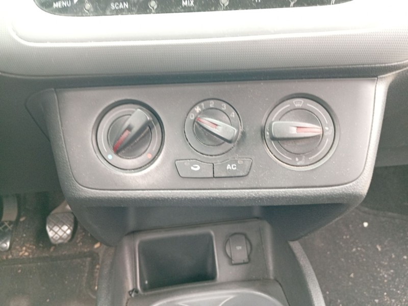 Recambio de mando climatizador para seat ibiza iv (6j5, 6p1) 1.6 tdi referencia OEM IAM 6J0820045A  