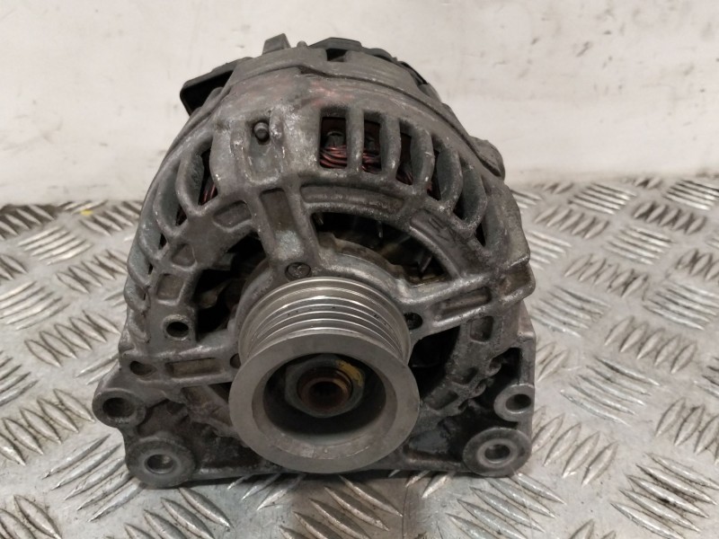 Recambio de alternador para volkswagen golf v (1k1) 1.6 fsi referencia OEM IAM 03C903023D  