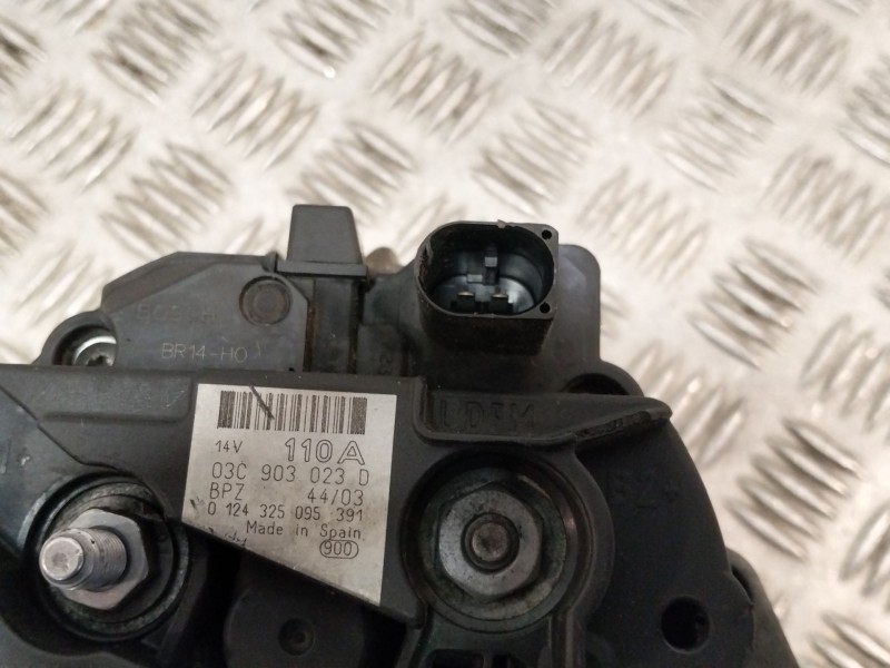Recambio de alternador para volkswagen golf v (1k1) 1.6 fsi referencia OEM IAM 03C903023D  