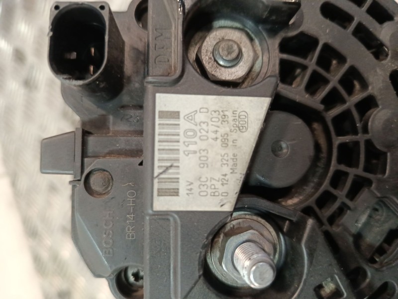 Recambio de alternador para volkswagen golf v (1k1) 1.6 fsi referencia OEM IAM 03C903023D  
