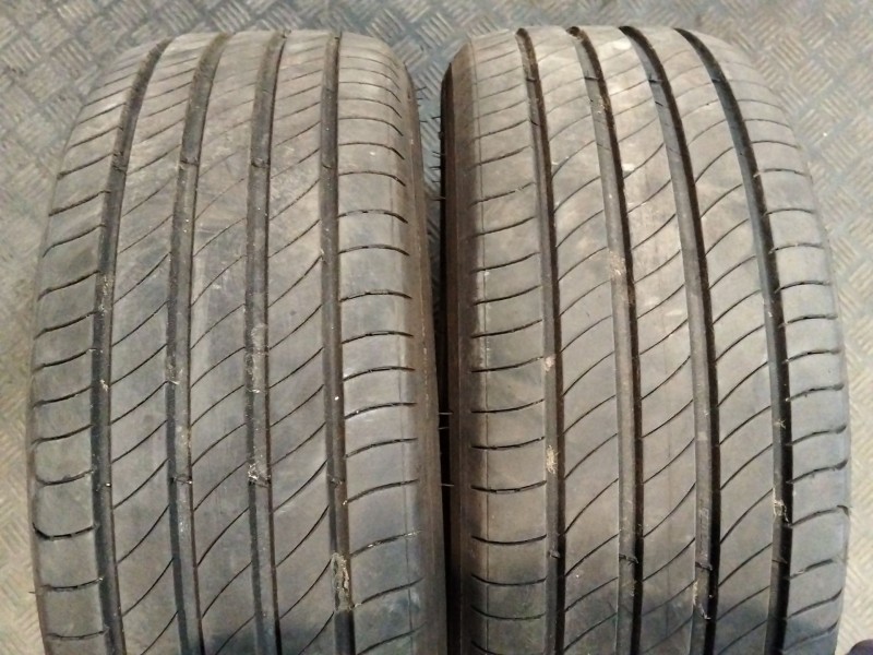 Recambio de neumatico pareja para neumatico neumatico ocasion referencia OEM IAM 215/45/R17 MICHELIN 