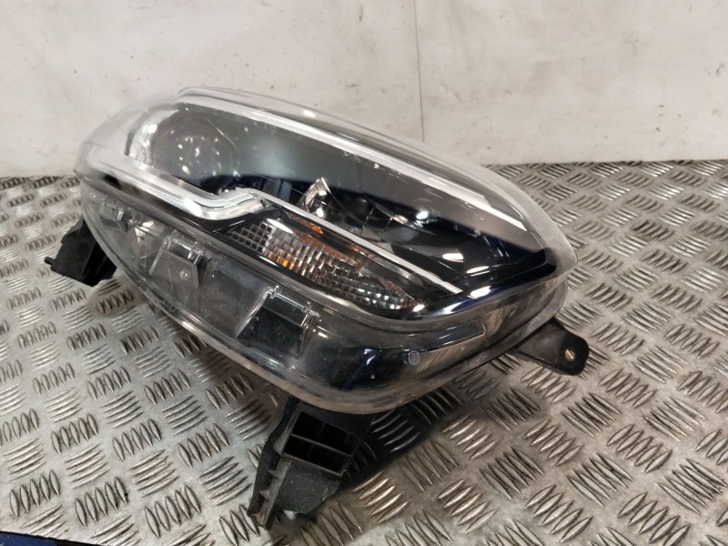 Recambio de faro derecho para renault kadjar (ha_, hl_) 1.3 tce 140 referencia OEM IAM 260104607R  