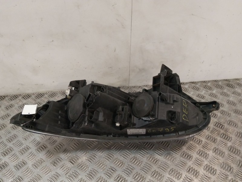 Recambio de faro derecho para renault kadjar (ha_, hl_) 1.3 tce 140 referencia OEM IAM 260104607R  