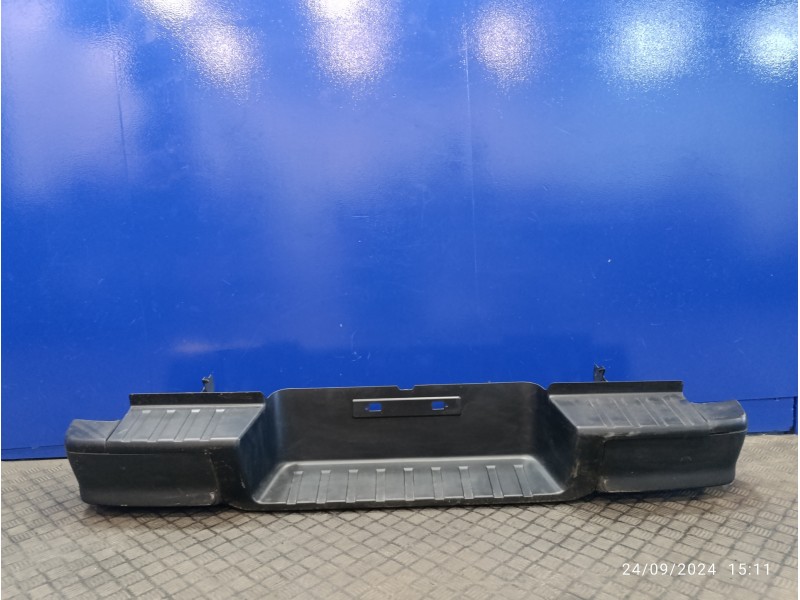 Recambio de paragolpes trasero para isuzu d-max 1.9 turbodiesel referencia OEM IAM 8983938280  