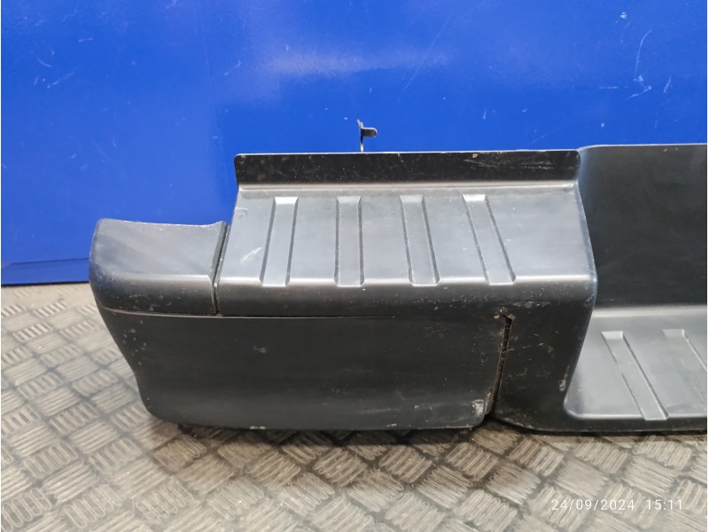 Recambio de paragolpes trasero para isuzu d-max 1.9 turbodiesel referencia OEM IAM 8983938280  