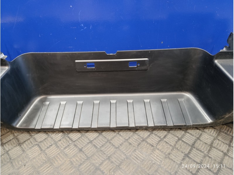 Recambio de paragolpes trasero para isuzu d-max 1.9 turbodiesel referencia OEM IAM 8983938280  