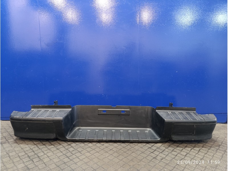 Recambio de paragolpes trasero para isuzu d-max 1.9 turbodiesel referencia OEM IAM 8983938280  