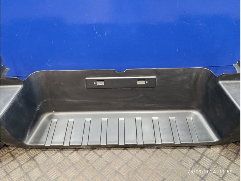 Recambio de paragolpes trasero para isuzu d-max 1.9 turbodiesel referencia OEM IAM 8983938280  