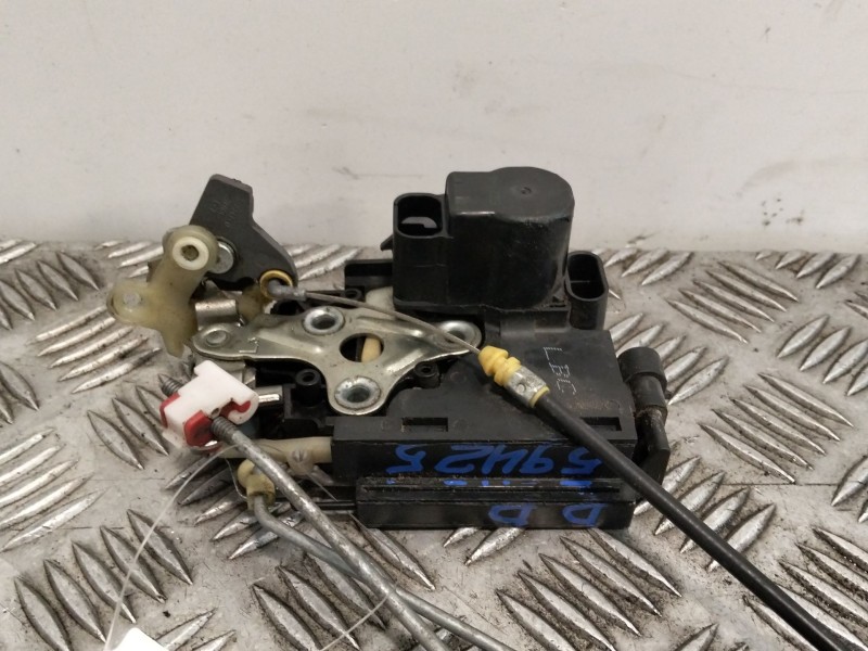 Recambio de cerradura puerta delantera derecha para ssangyong rexton w / rexton 2.0 xdi referencia OEM IAM A081876  