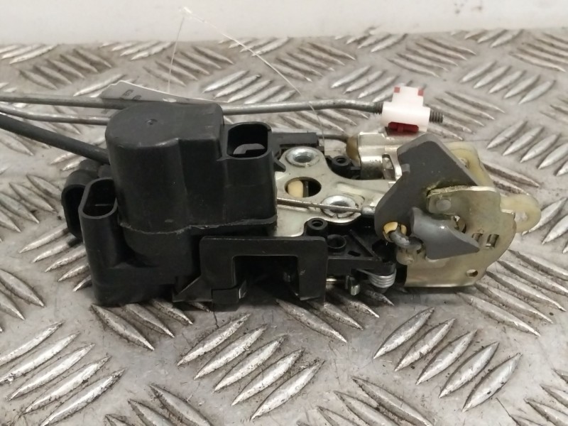 Recambio de cerradura puerta delantera derecha para ssangyong rexton w / rexton 2.0 xdi referencia OEM IAM A081876  
