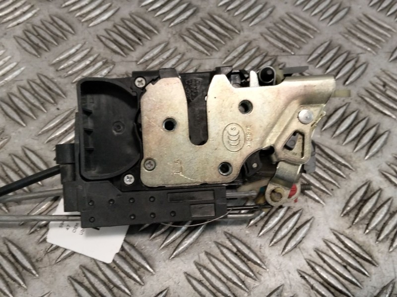 Recambio de cerradura puerta delantera derecha para ssangyong rexton w / rexton 2.0 xdi referencia OEM IAM A081876  