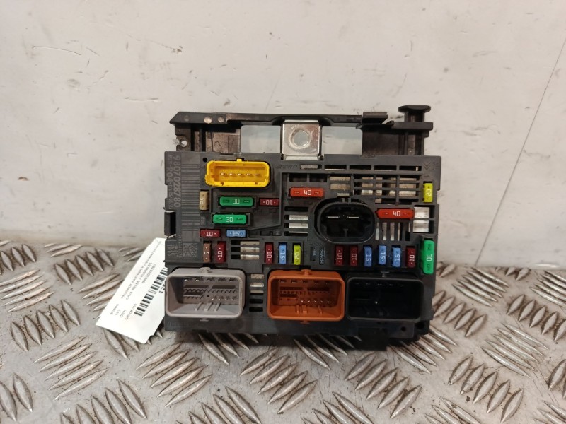 Recambio de caja reles / fusibles para peugeot partner furgoneta/monovolumen 1.6 hdi referencia OEM IAM 9807028780  