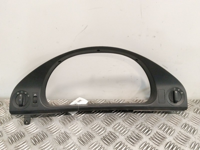 Recambio de moldura para bmw 5 (e39) 525 i referencia OEM IAM 8159735  