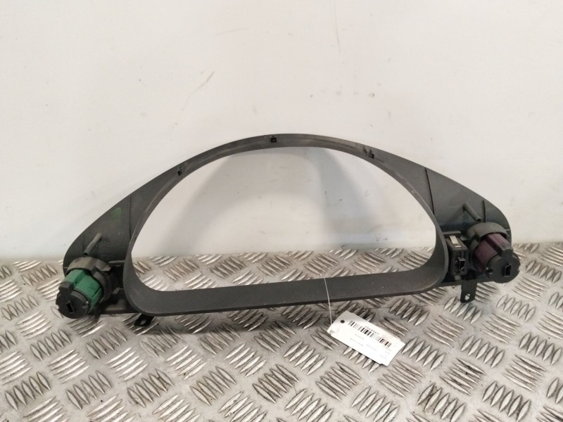 Recambio de moldura para bmw 5 (e39) 525 i referencia OEM IAM 8159735  