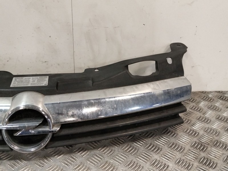 Recambio de rejilla paragolpes delantero para opel astra h (a04) 1.6 (l48) referencia OEM IAM 13151540  
