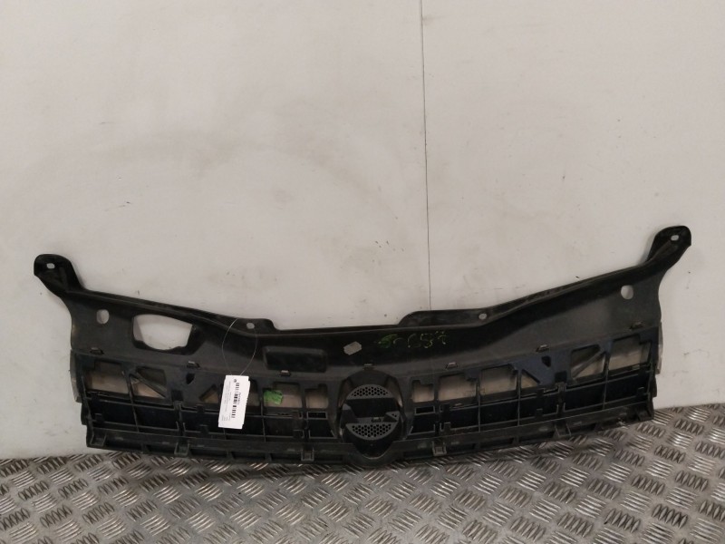 Recambio de rejilla paragolpes delantero para opel astra h (a04) 1.6 (l48) referencia OEM IAM 13151540  
