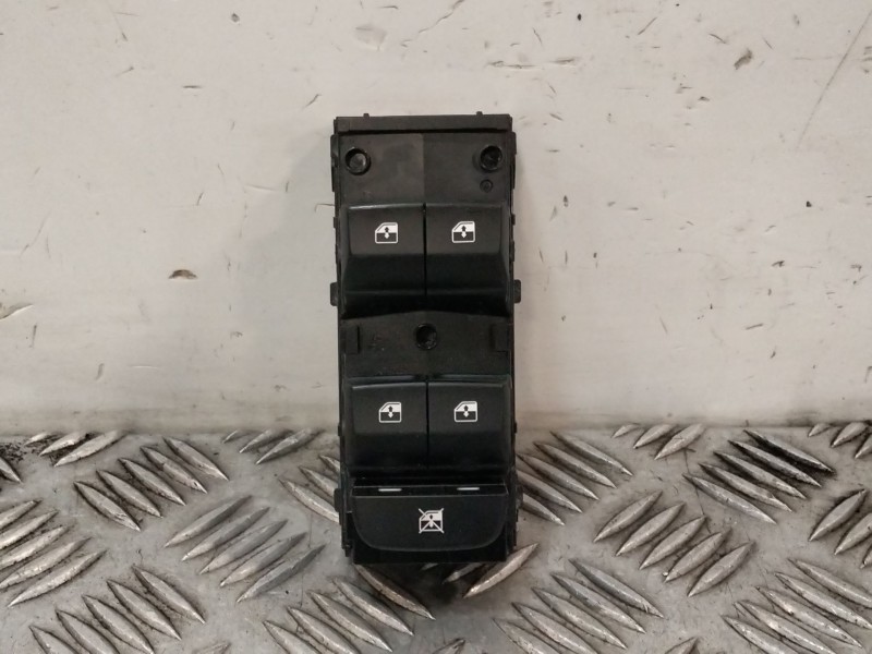 Recambio de mando elevalunas delantero izquierdo para kia xceed (cd) 1.5 t-gdi mhev referencia OEM IAM 93571J7000  