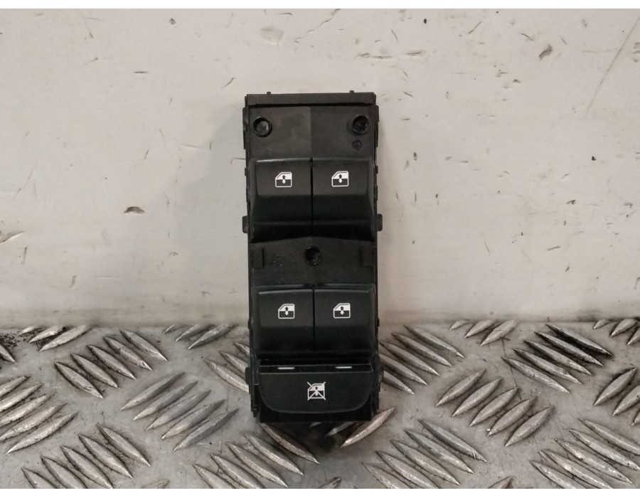 Recambio de mando elevalunas delantero izquierdo para kia xceed (cd) 1.5 t-gdi mhev referencia OEM IAM 93571J7000  