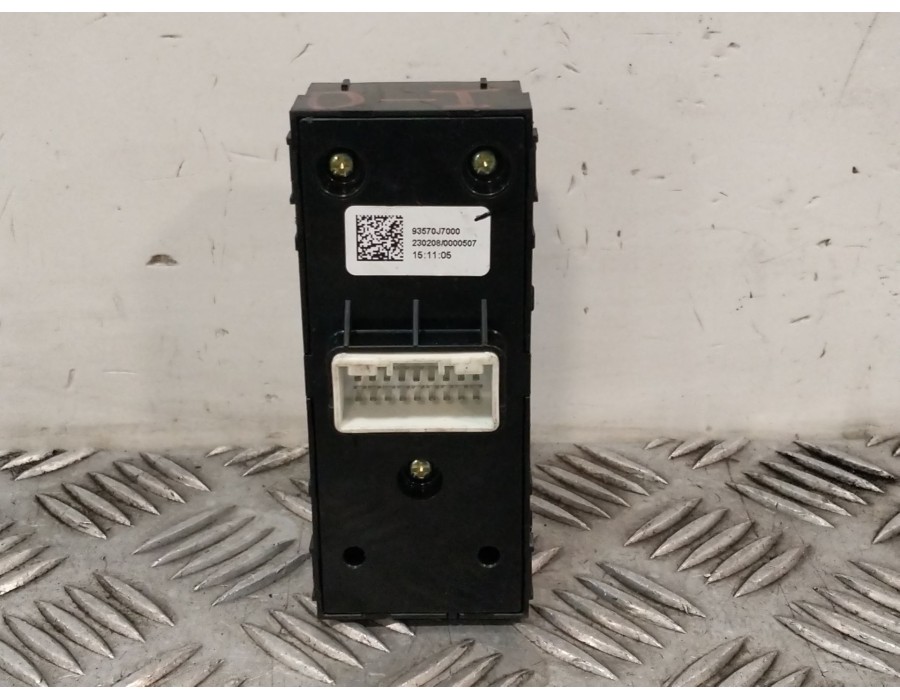 Recambio de mando elevalunas delantero izquierdo para kia xceed (cd) 1.5 t-gdi mhev referencia OEM IAM 93571J7000  