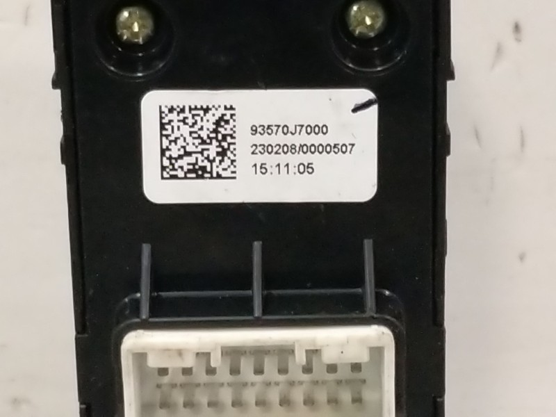 Recambio de mando elevalunas delantero izquierdo para kia xceed (cd) 1.5 t-gdi mhev referencia OEM IAM 93571J7000  