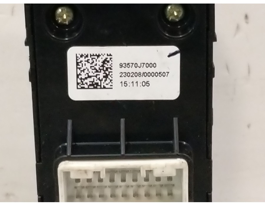 Recambio de mando elevalunas delantero izquierdo para kia xceed (cd) 1.5 t-gdi mhev referencia OEM IAM 93571J7000  