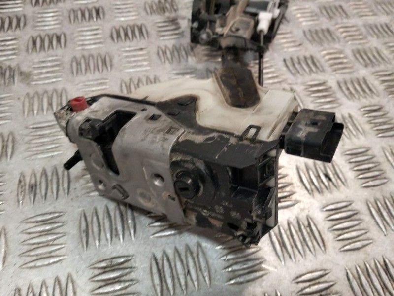 Recambio de cerradura puerta trasera izquierda para peugeot 208 referencia OEM IAM 45017185  